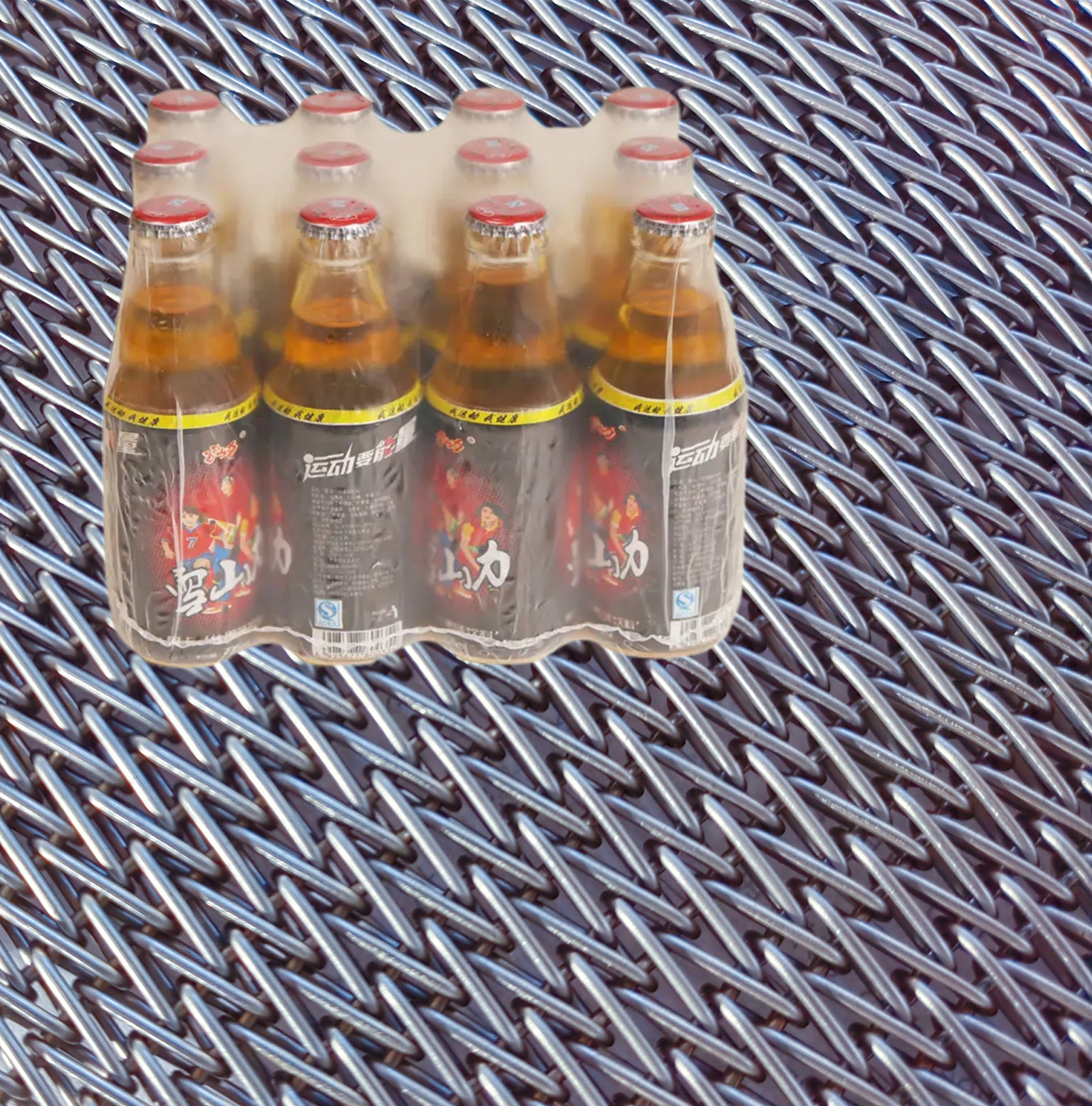 飲料輸送--選擇哪款不銹鋼網(wǎng)帶？